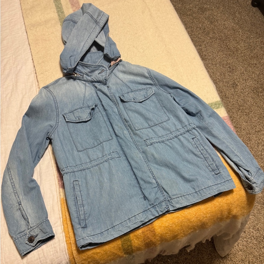 GAP Blue Denim Jacket Women’s size medium zip up hood pockets